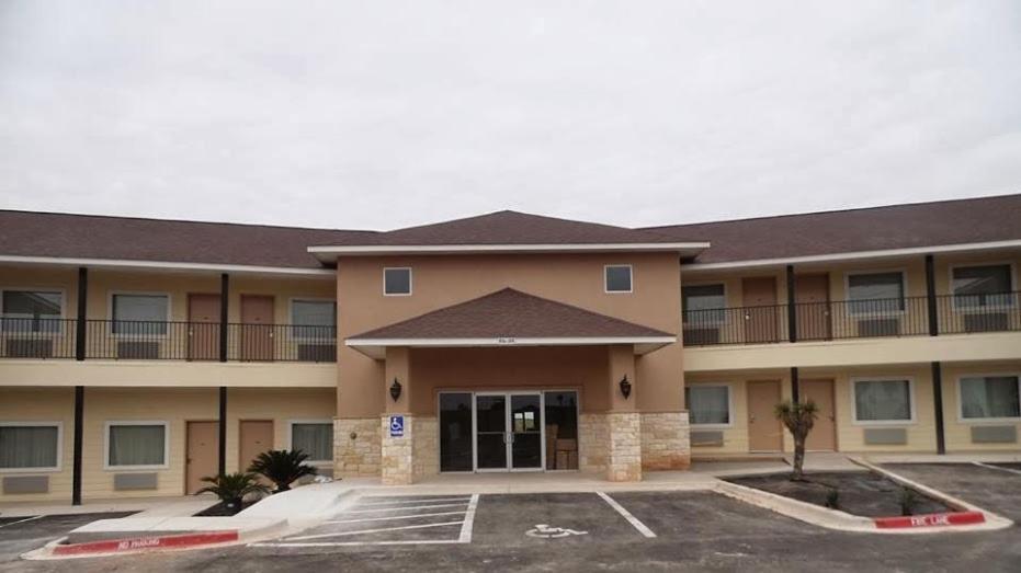 Hotel Cotulla Dış mekan fotoğraf